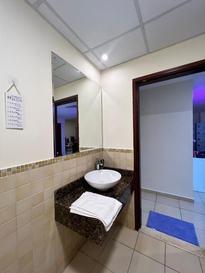 Robin Beach Hostel Jbr Ντουμπάι Εξωτερικό φωτογραφία
